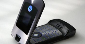 Will Your Next Phone Be A Flip Phone? Could This Be The Answer For Microsoft? Motorola RAZR