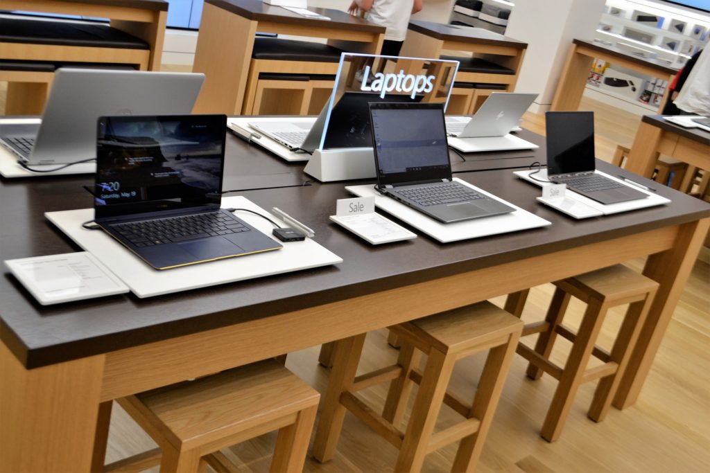 Microsoft Store retail Surface Apple Store